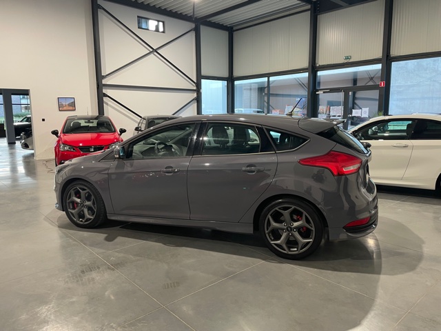Ford Focus ST 2.0i ‘2017’ met Garantie