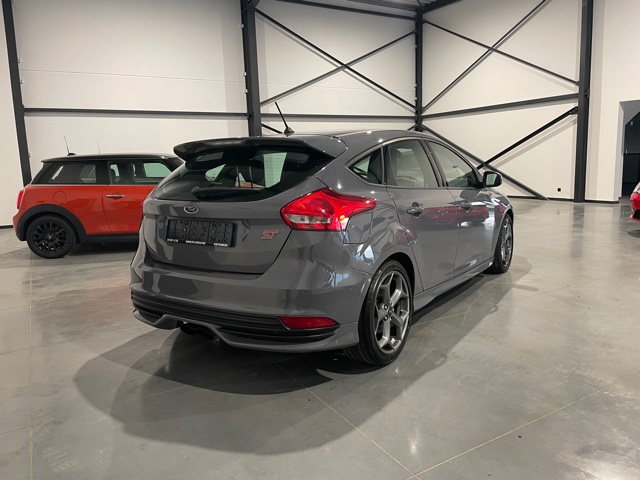 Ford Focus ST 2.0i ‘2017’ met Garantie