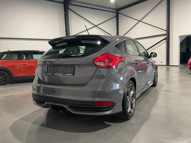 Ford Focus ST 2.0i ‘2017’ met Garantie