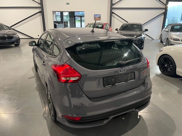 Ford Focus ST 2.0i ‘2017’ met Garantie