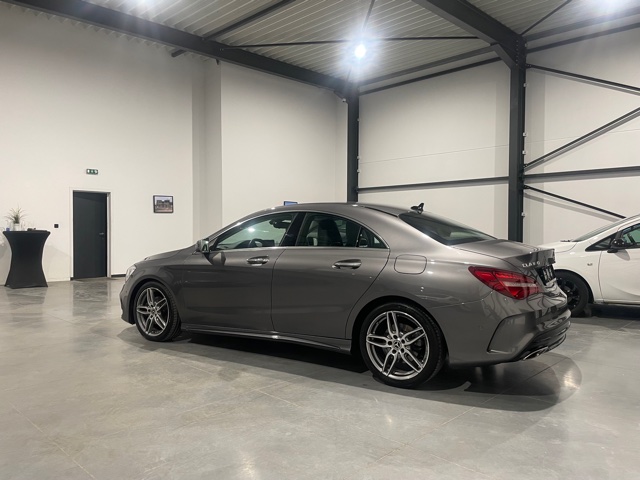 Mercedes CLA 180 AMG-Line met Navi/Garantie