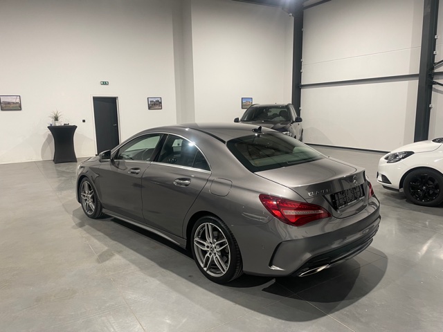 Mercedes CLA 180 AMG-Line met Navi/Garantie