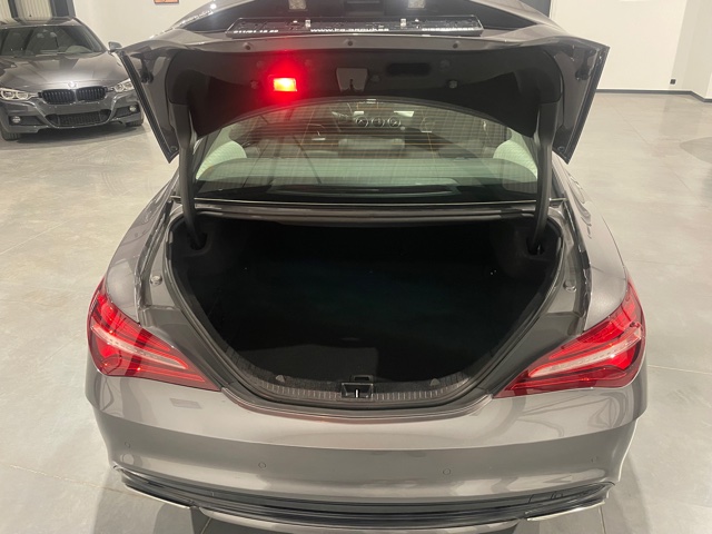 Mercedes CLA 180 AMG-Line met Navi/Garantie
