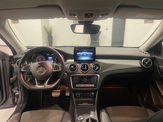 Mercedes CLA 180 AMG-Line met Navi/Garantie