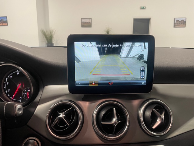 Mercedes CLA 180 AMG-Line met Navi/Garantie