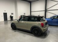 Mini Cooper 1.5i ‘2019’ met Navi/Garantie