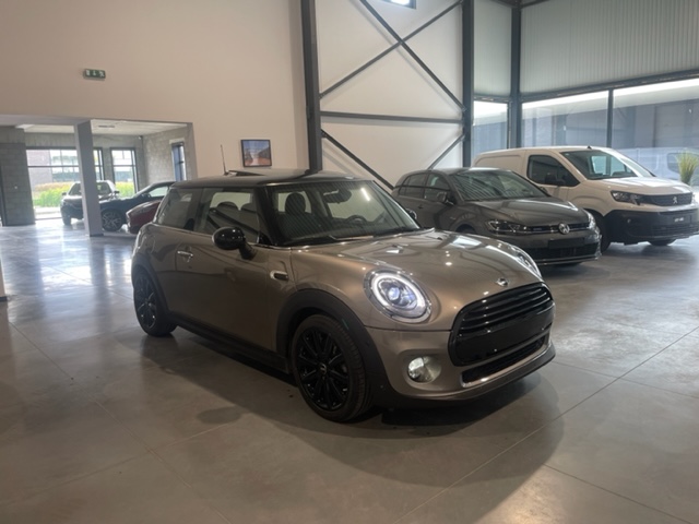Mini Cooper 1.5i ‘2017’ met Navi/Garantie