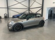 Mini Cooper 1.5i ‘2017’ met Navi/Garantie