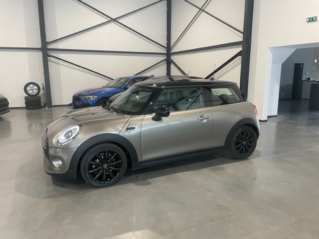 Mini Cooper 1.5i ‘2017’ met Navi/Garantie