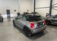 Mini Cooper 1.5i ‘2017’ met Navi/Garantie