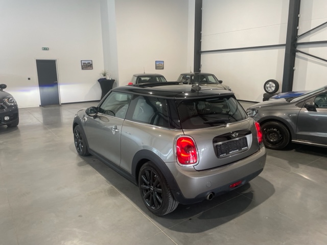 Mini Cooper 1.5i ‘2017’ met Navi/Garantie