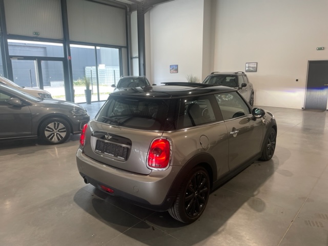 Mini Cooper 1.5i ‘2017’ met Navi/Garantie