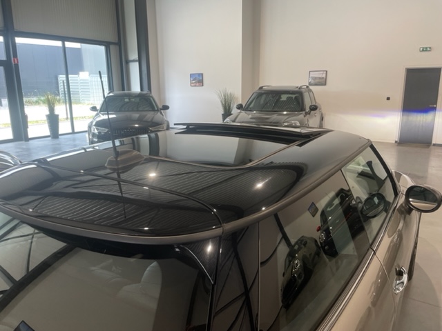 Mini Cooper 1.5i ‘2017’ met Navi/Garantie