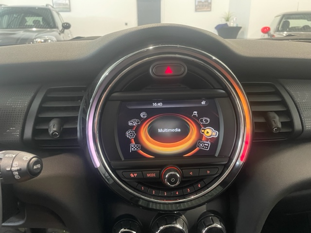 Mini Cooper 1.5i ‘2017’ met Navi/Garantie