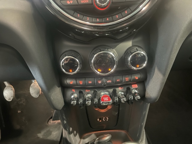 Mini Cooper 1.5i ‘2017’ met Navi/Garantie