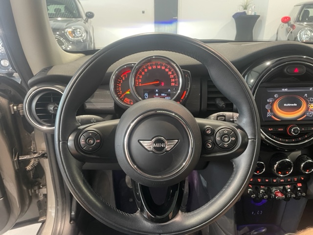 Mini Cooper 1.5i ‘2017’ met Navi/Garantie