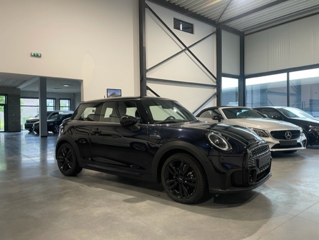 Mini Cooper 1.5i Facelift JCW met Garantie