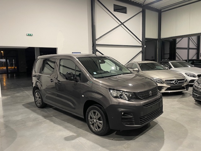 Peugeot Partner 1.2i Premium ‘2022’ met Garantie