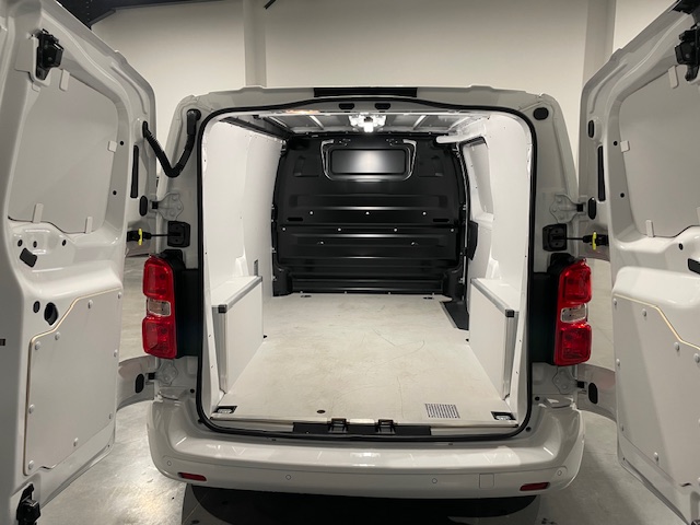 Peugeot Expert 2.0HDi ‘2023’ met Fabrieksgarantie Automaat