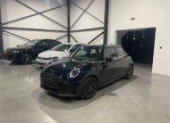 Mini Cooper 1.5i Facelift ‘2022’ met Garantie