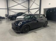 Mini Cooper 1.5i Facelift ‘2022’ met Garantie