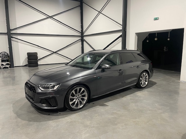 Audi A4 2.0TDi S-Line Facelift met Garantie