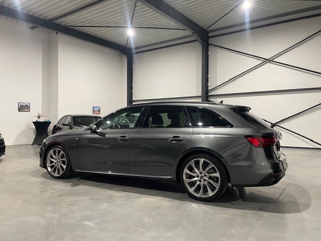 Audi A4 2.0TDi S-Line Facelift met Garantie