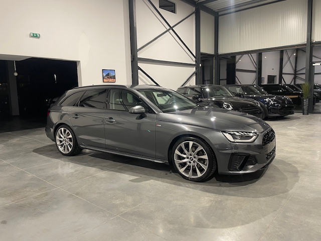 Audi A4 2.0TDi S-Line Facelift met Garantie