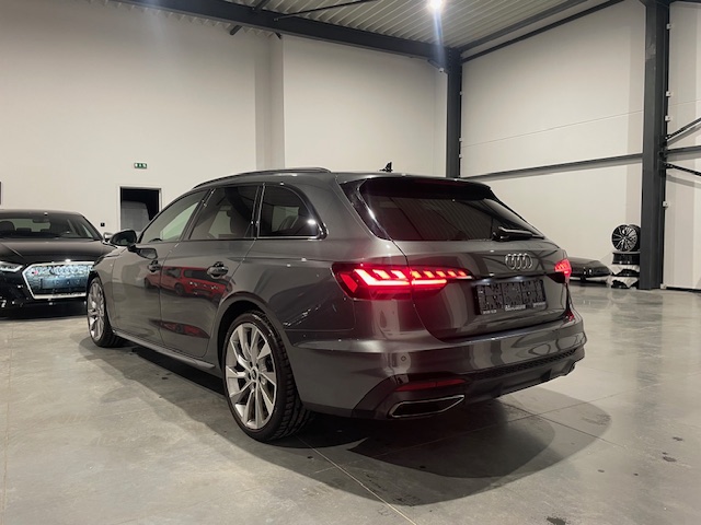 Audi A4 2.0TDi S-Line Facelift met Garantie