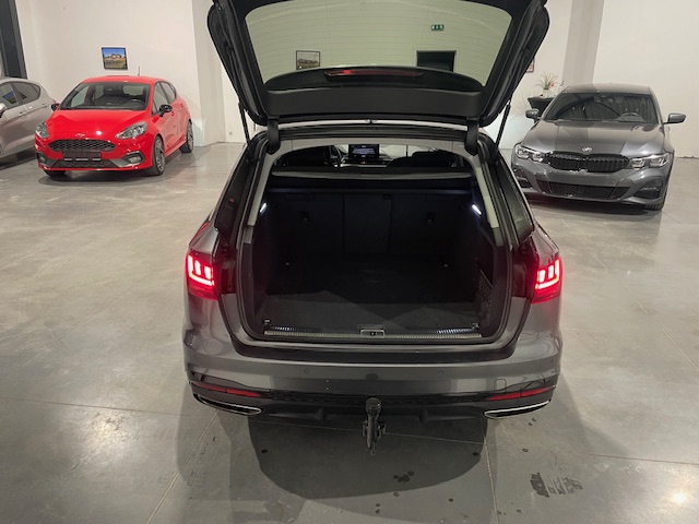 Audi A4 2.0TDi S-Line Facelift met Garantie