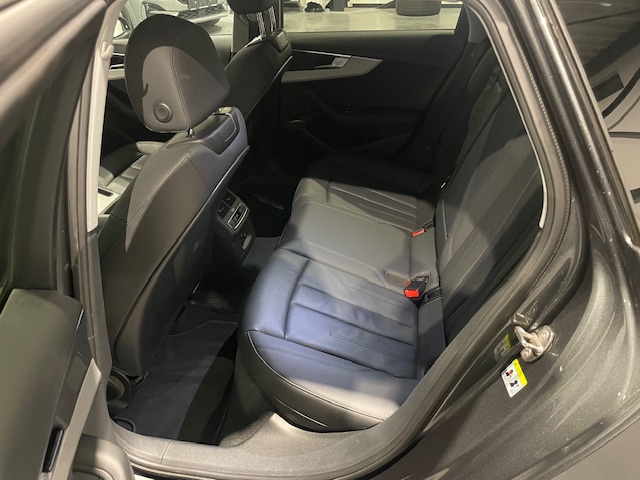 Audi A4 2.0TDi S-Line Facelift met Garantie