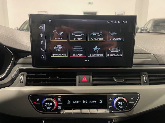 Audi A4 2.0TDi S-Line Facelift met Garantie