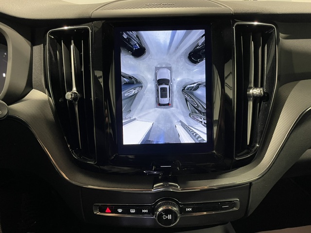 Volvo XC60 2.0i Recharge R-Design ’24 met Garantie