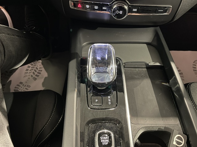 Volvo XC60 2.0i Recharge R-Design ’24 met Garantie